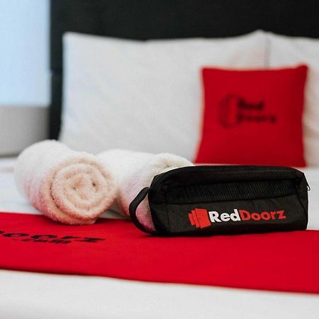 Reddoorz At Hotel Rumberpon Sorong Exteriör bild