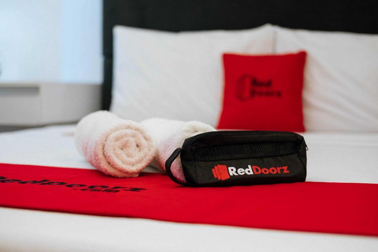 Reddoorz At Hotel Rumberpon Sorong Exteriör bild