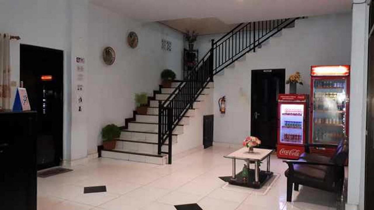 Reddoorz At Hotel Rumberpon Sorong Exteriör bild