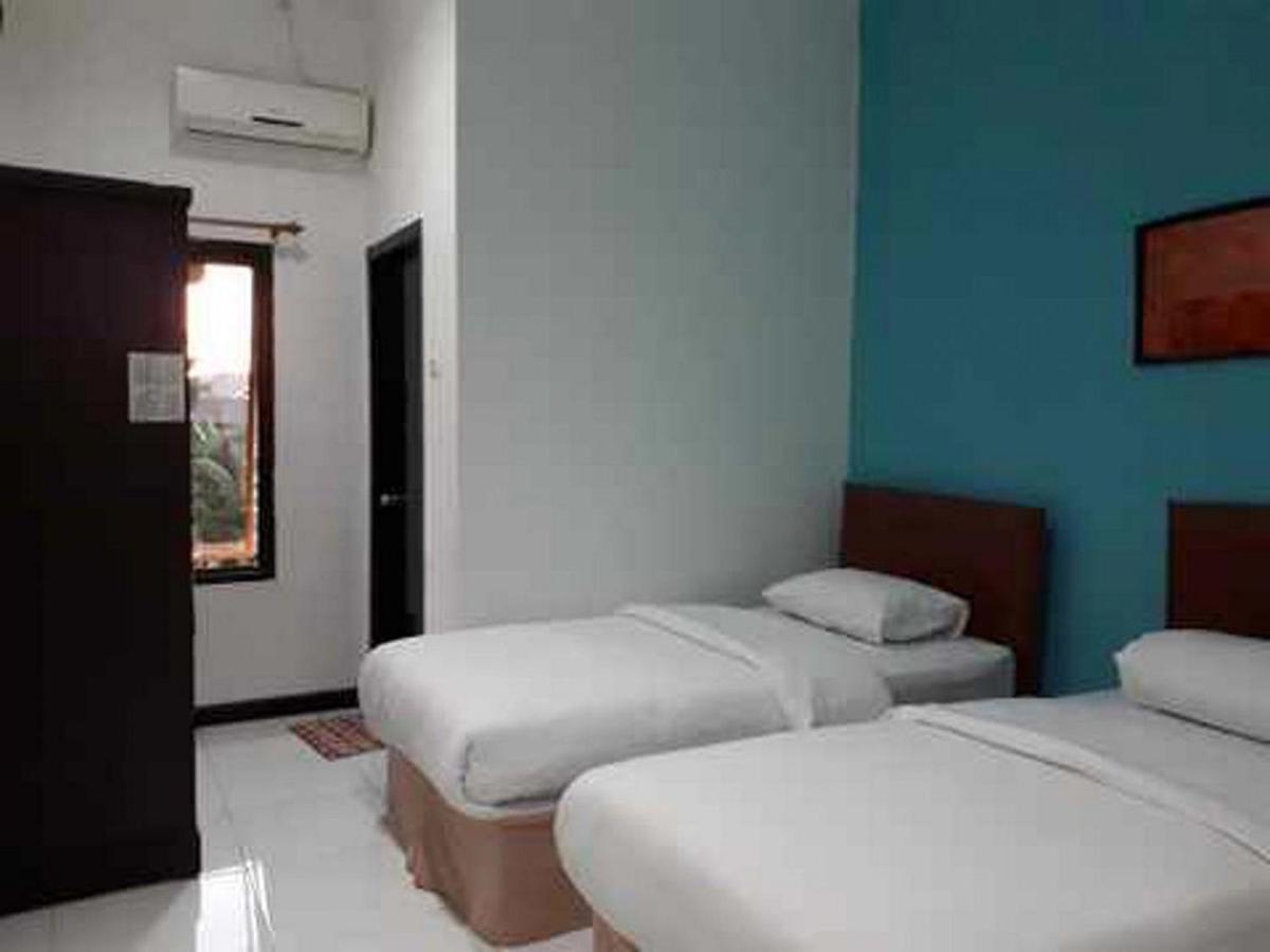 Reddoorz At Hotel Rumberpon Sorong Exteriör bild