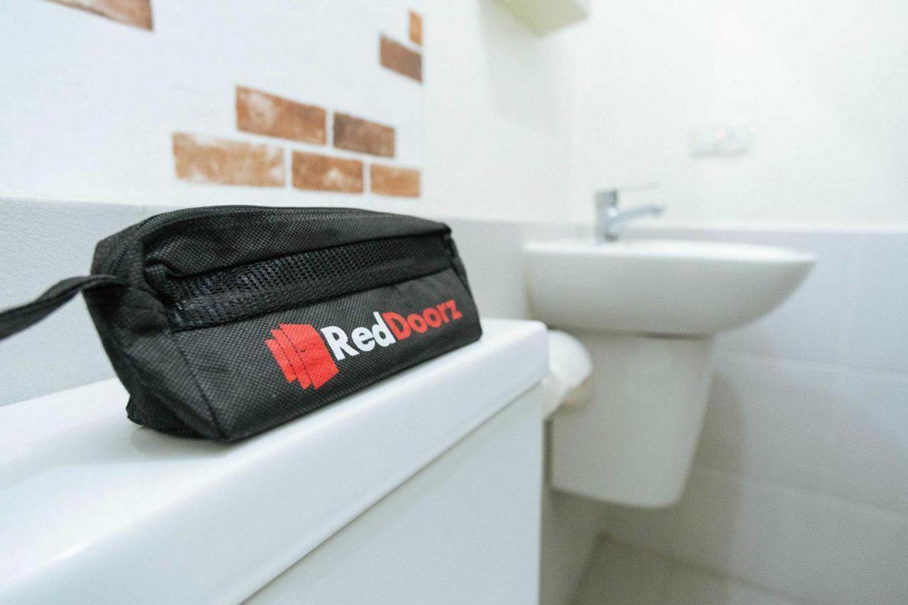 Reddoorz At Hotel Rumberpon Sorong Exteriör bild