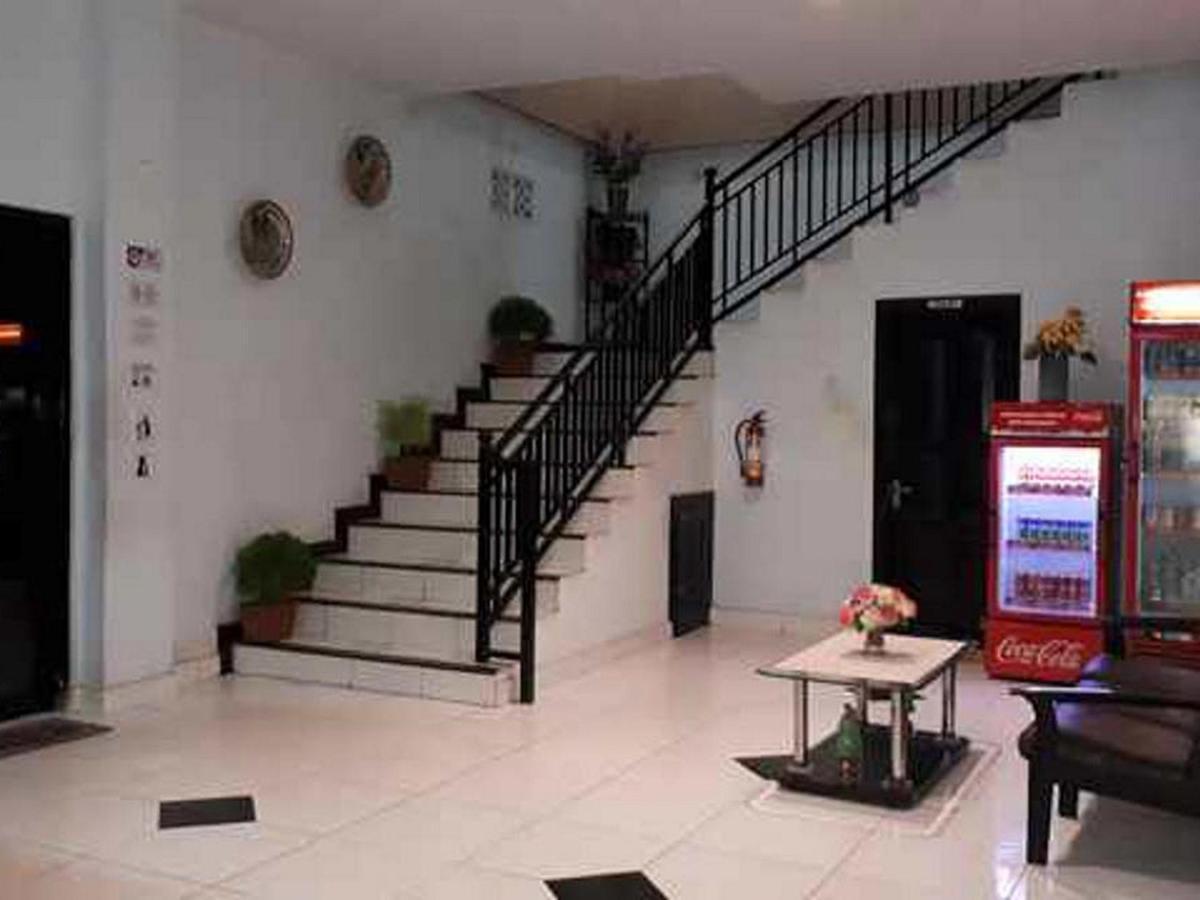 Reddoorz At Hotel Rumberpon Sorong Exteriör bild