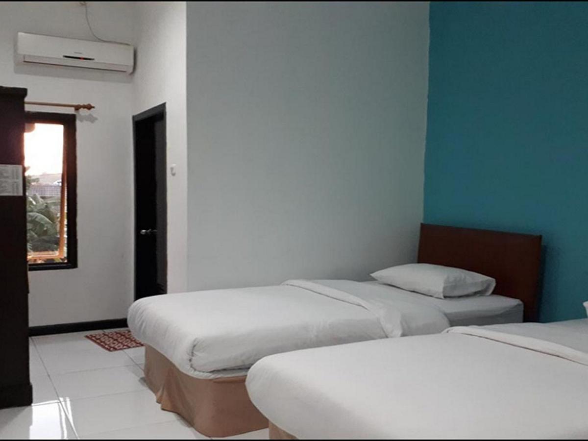 Reddoorz At Hotel Rumberpon Sorong Exteriör bild