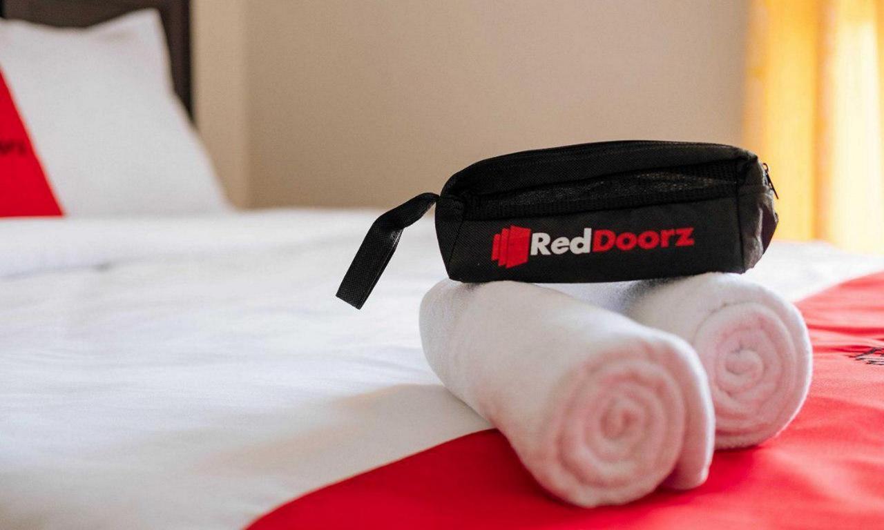 Reddoorz At Hotel Rumberpon Sorong Exteriör bild